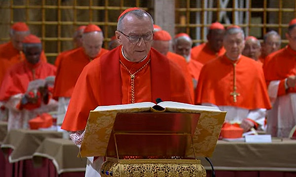 Pietro Parolin leteszi az esküt a Sixtus-kápolnában